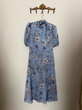 ML Monique Lhuillier Light Blue Silk Floral Midi Dress with Puff Sleeves